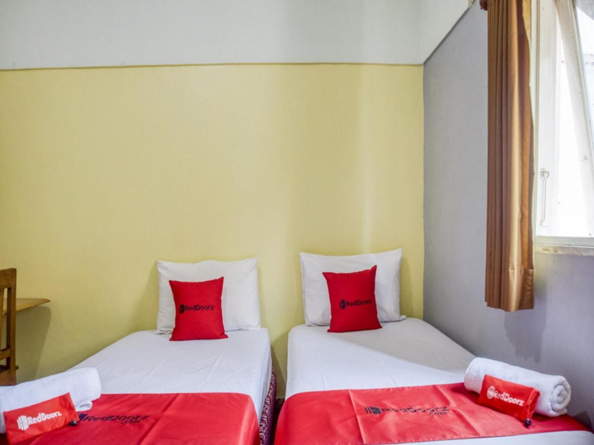 Reddoorz Syariah @ Lempuyangan Hotel Yogyakarta Exterior photo