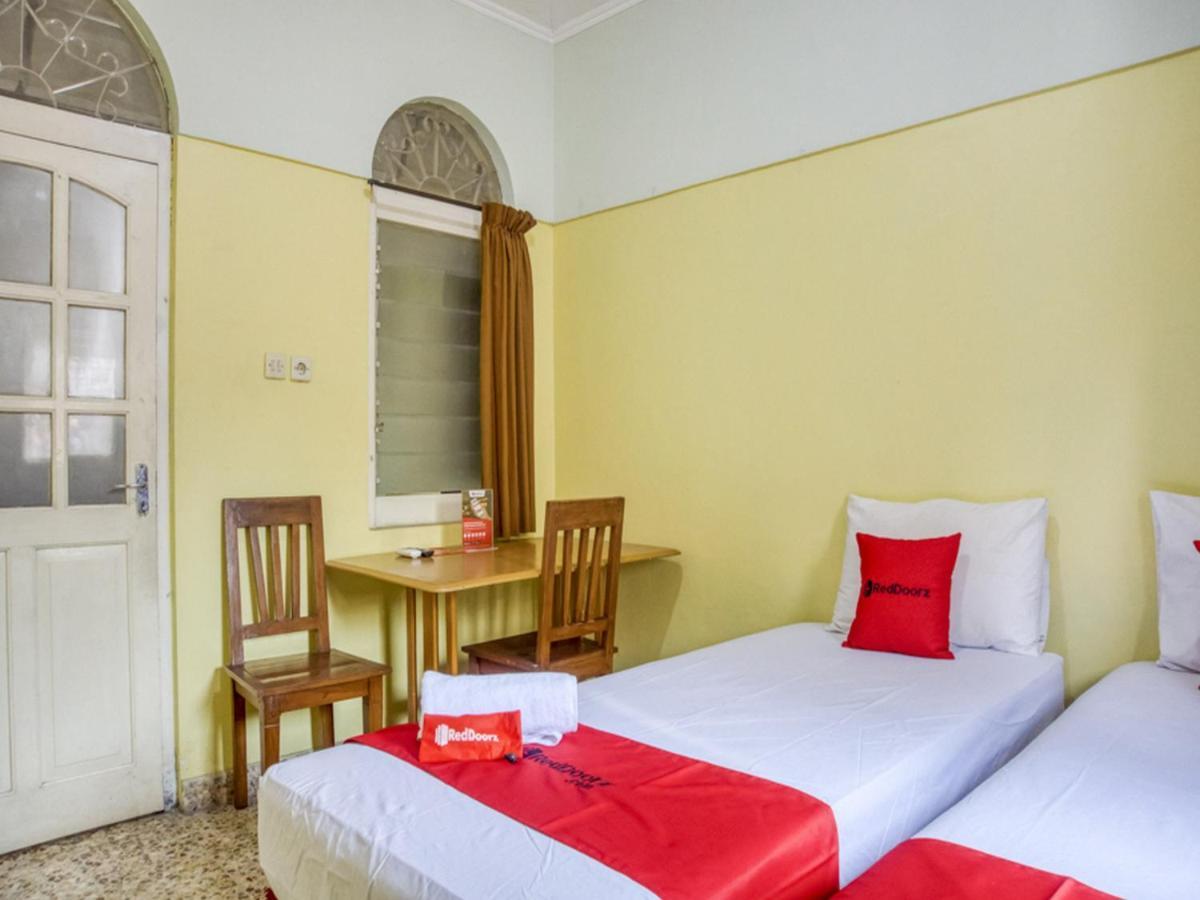 Reddoorz Syariah @ Lempuyangan Hotel Yogyakarta Exterior photo